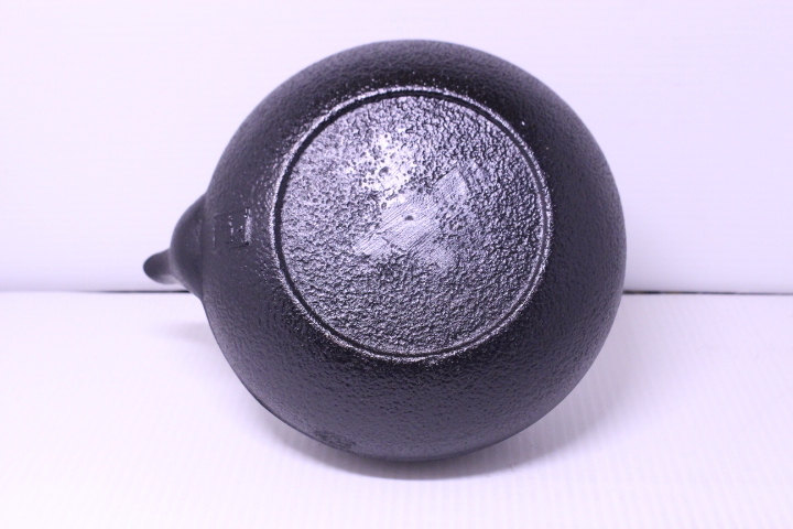 ○【未使用】池永鉄工 南部鉄器 鉄瓶 やおらず 1.2L 松ぼっくり あられ