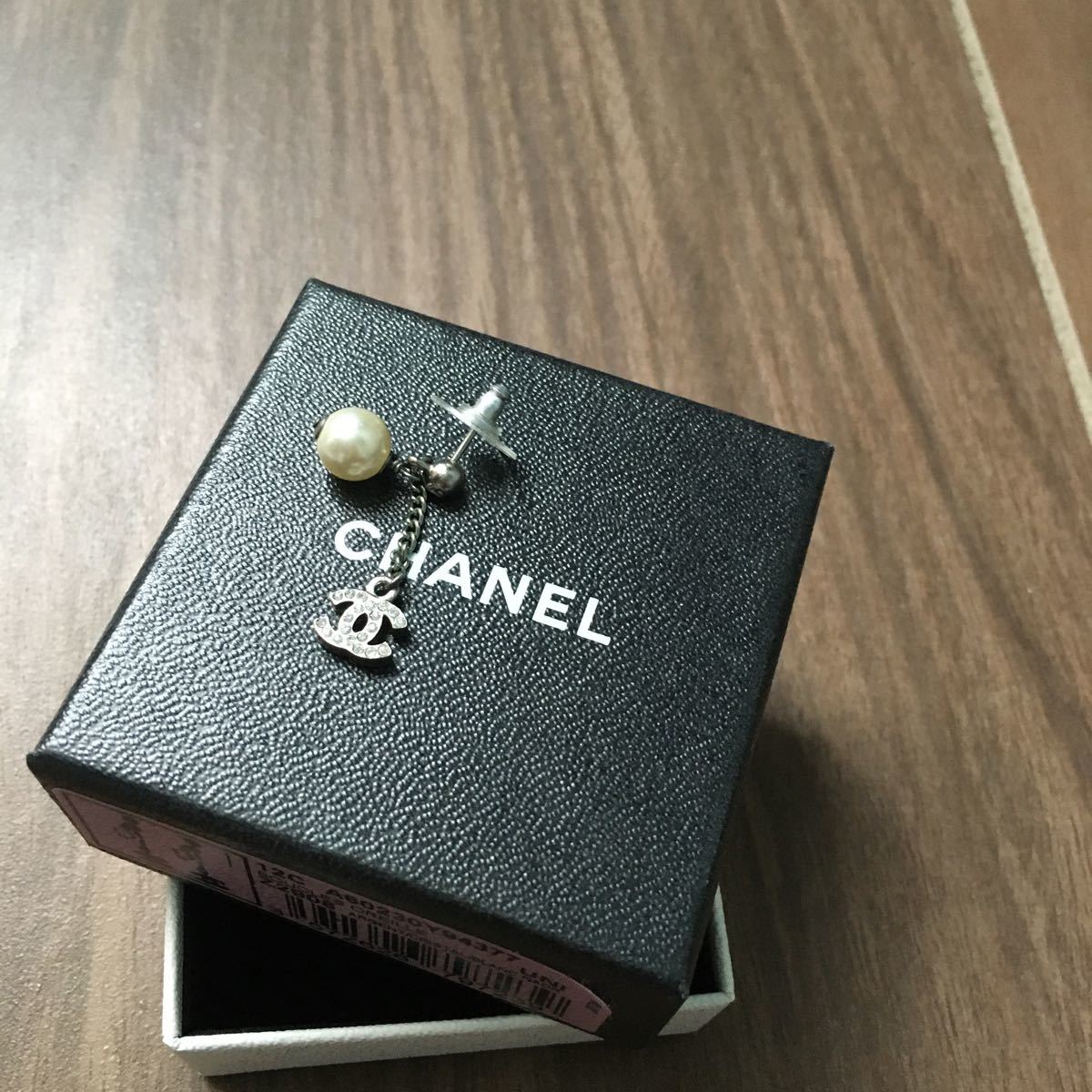 高品質，最新作 CHANEL ピアス 片方のみ パール ラインストーン(ピアス)｜売買されたオークション情報、yahooの商品情報をアーカイブ公開 - オークファン ピアス