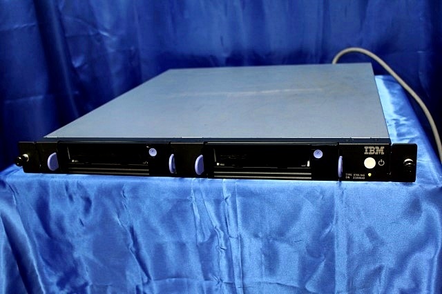 人気セール IBM/1Uテープ エンクロージャー 8765-1NX/LTO5ドライブ 2基搭載 35617Y(テープ装置)｜売買されたオークション情報、yahooの商品情報をアーカイブ公開 - オークファン テープ装置