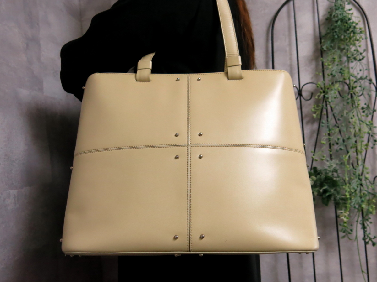 ○TOD'S トッズ○レザー 本革○スタッズ○トート ショルダー ○TOD'S トッズ○レザー 本革○スタッズ○トート ショルダー