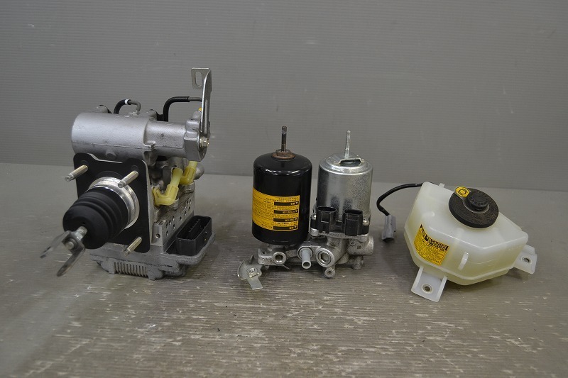 O#930 プリウス DAA-ZVW55 平成30年3月 ダッシュボードスピーカー左右