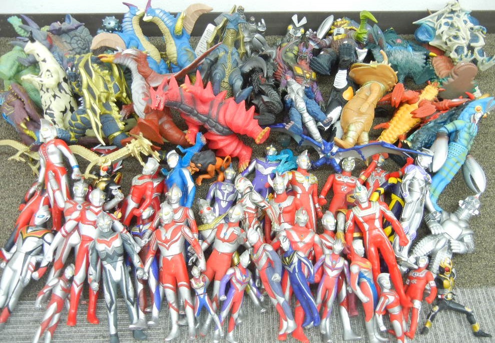 ウルトラマン(隊員、怪獣含)&仮面ライダー他戦隊ものソフビ フィギュア 1円スタート！フィギュア ソフビ人形 ウルトラマン 仮面ライダー 他