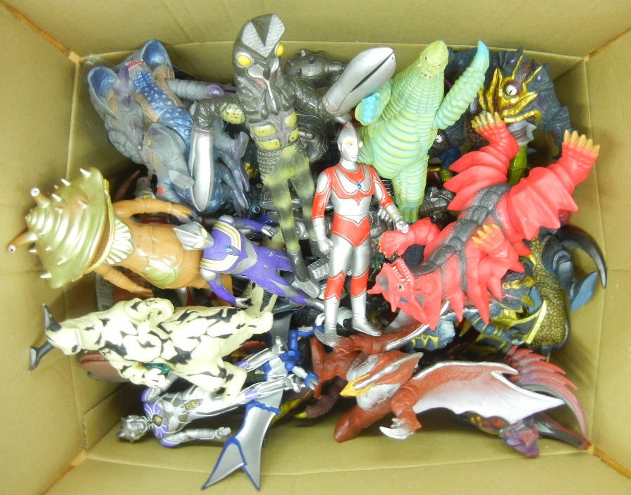 1円スタート！フィギュア ソフビ人形 ウルトラマン 仮面ライダー 他