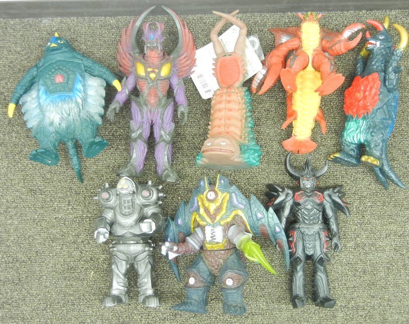 1円スタート！フィギュア ソフビ人形 ウルトラマン 仮面ライダー 他