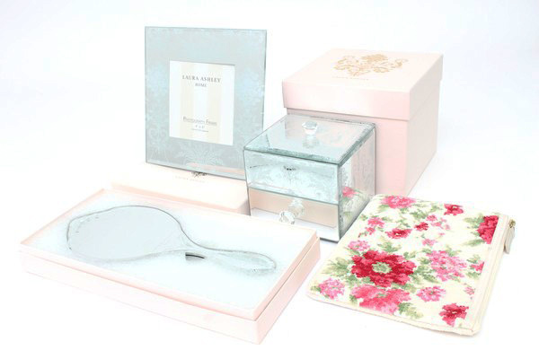 未使用 美品 LAURA ASHLEY ローラ アシュレイ 手鏡 ミラー アクセサリーBOX 小物入れ ポーチ フォトフレーム 4点セット ea2341