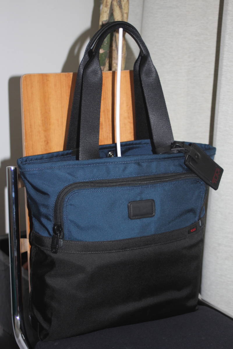 JAL限定トート★TUMIトゥミ★「Style 26195NVDE」★カジュアル・デイ・トート★ビジネストートバッグ★バイカラー紺黒
