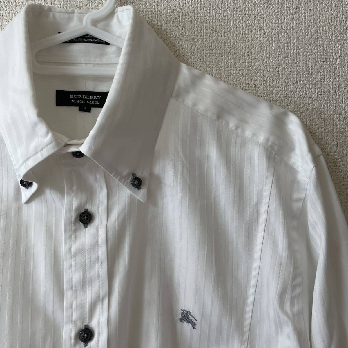 BURBERRY BLACK LABEL（バーバリーブラックレーベル） 白ホワイトホースロゴストライプシャツ サイズ3ボタンダウンシャツ 長袖シャツ 