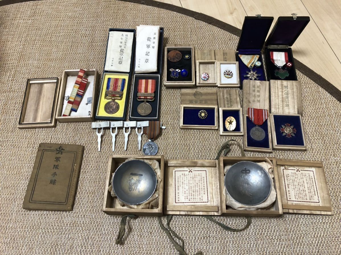 日本赤十字社 記章 2点セット 社員章 従軍看護婦 関連 勲章 記念章
