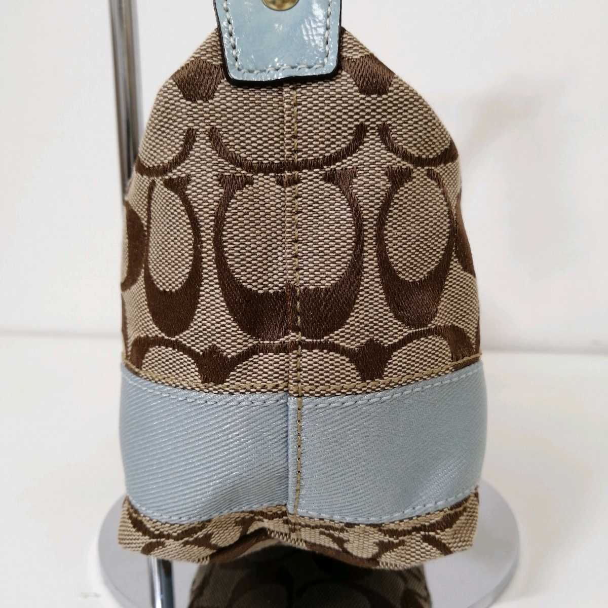 B ☆ ほぼ美品 / 高級感溢れる コーチ COACH シグネチャー 総柄 