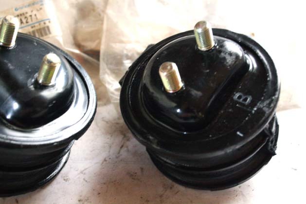 スバル純正新品クッションラバーPr 41022AA261 レガシィサンバー 