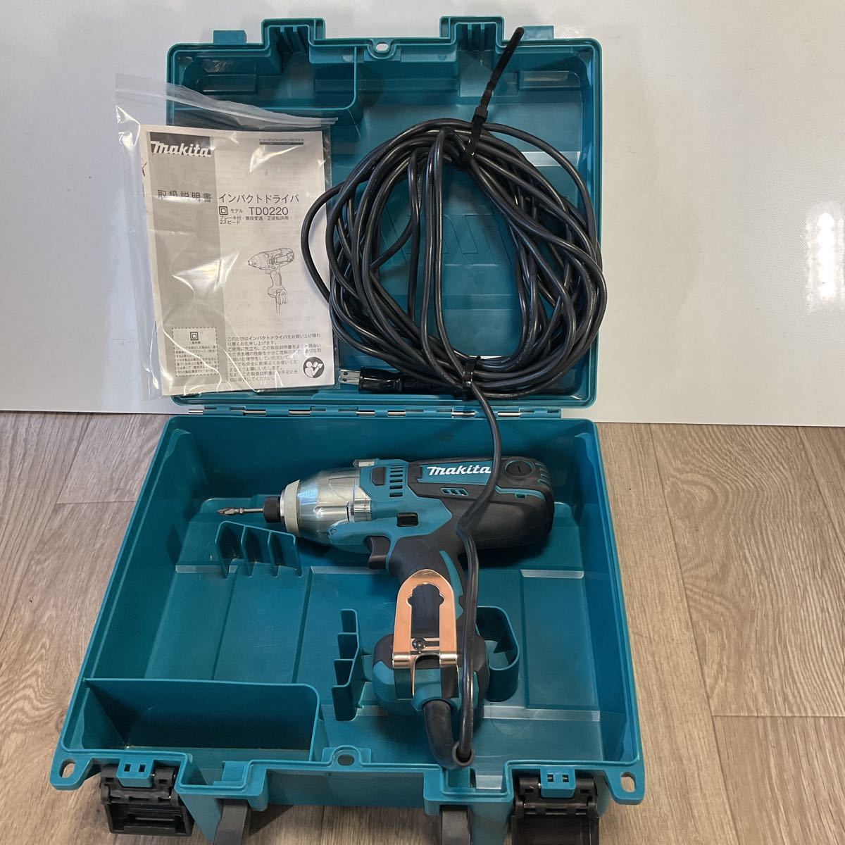 マキタ makita インパクトドライバ TD0220 100V中古良品！【送料無料♪】