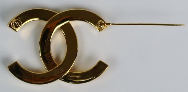 CHANEL COCOロゴブローチ Chanel Coco Mark Gold Logo Brooch B20A Pin | eBay