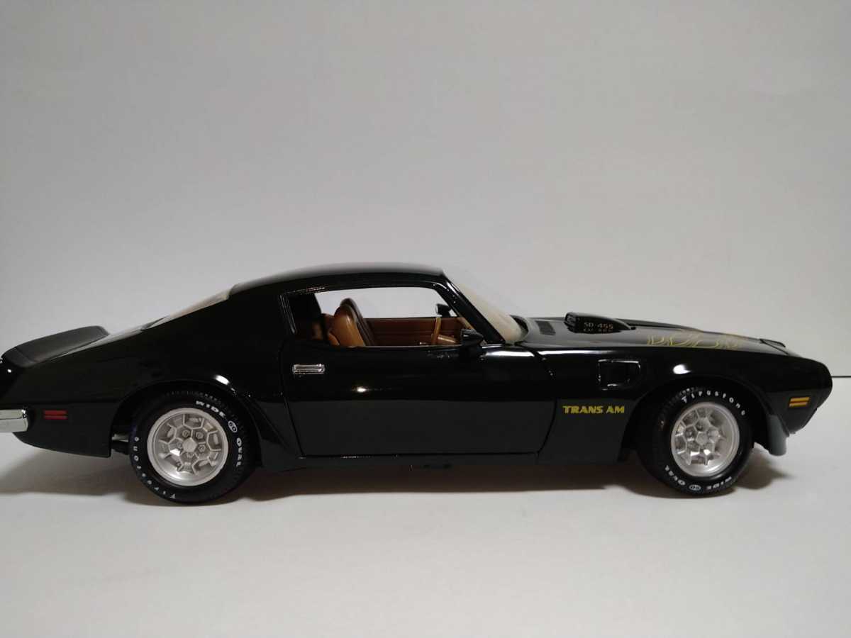 アーテル1/18　1973ファイアーバードトランザム　モスグリーン_5