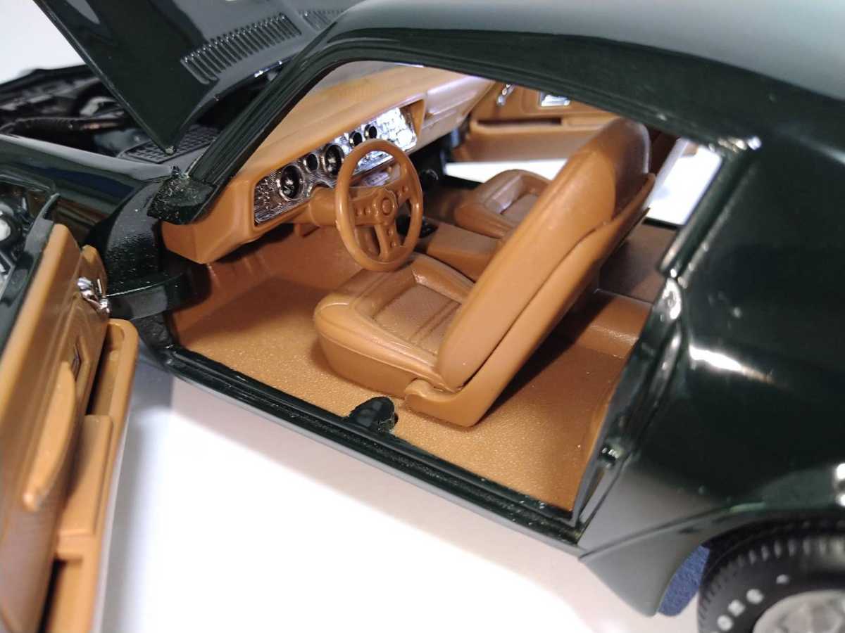 アーテル1/18　1973ファイアーバードトランザム　モスグリーン_9