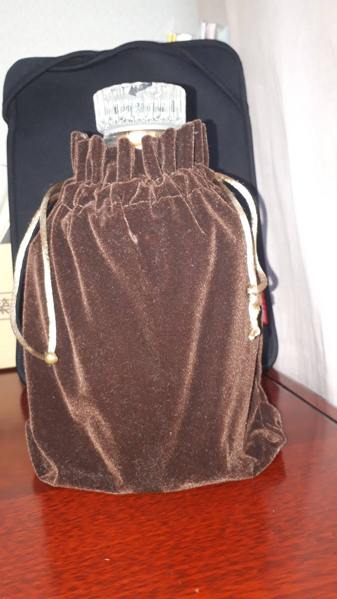 サントリー響17年裏ゴールドラベル限定ボトルビロード袋付き_5