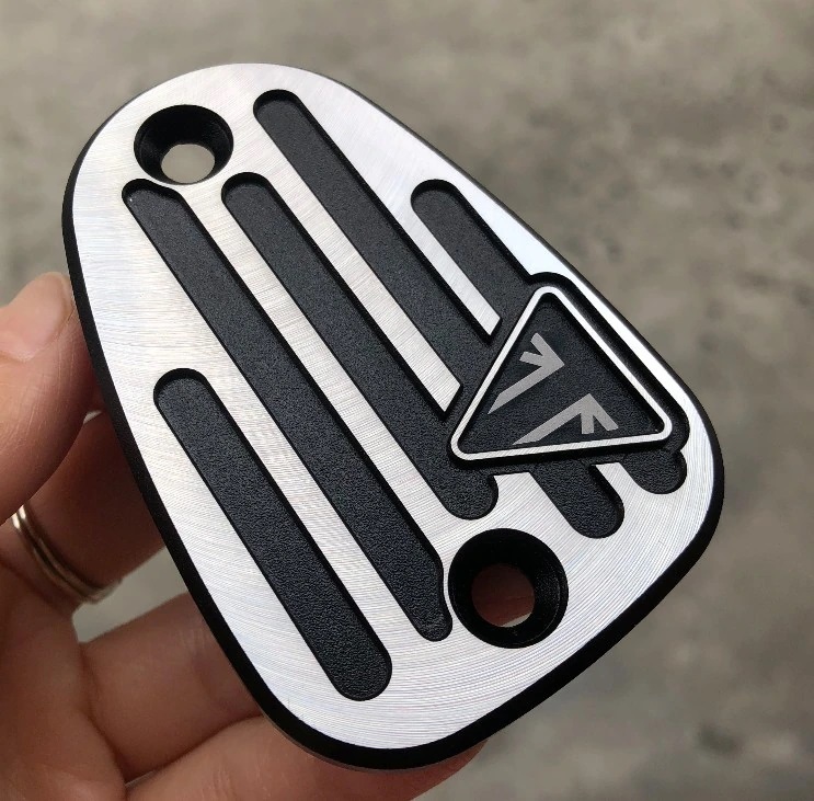 TRIUMPH トライアンフ純正 ブレーキリザーバー フロント 公式