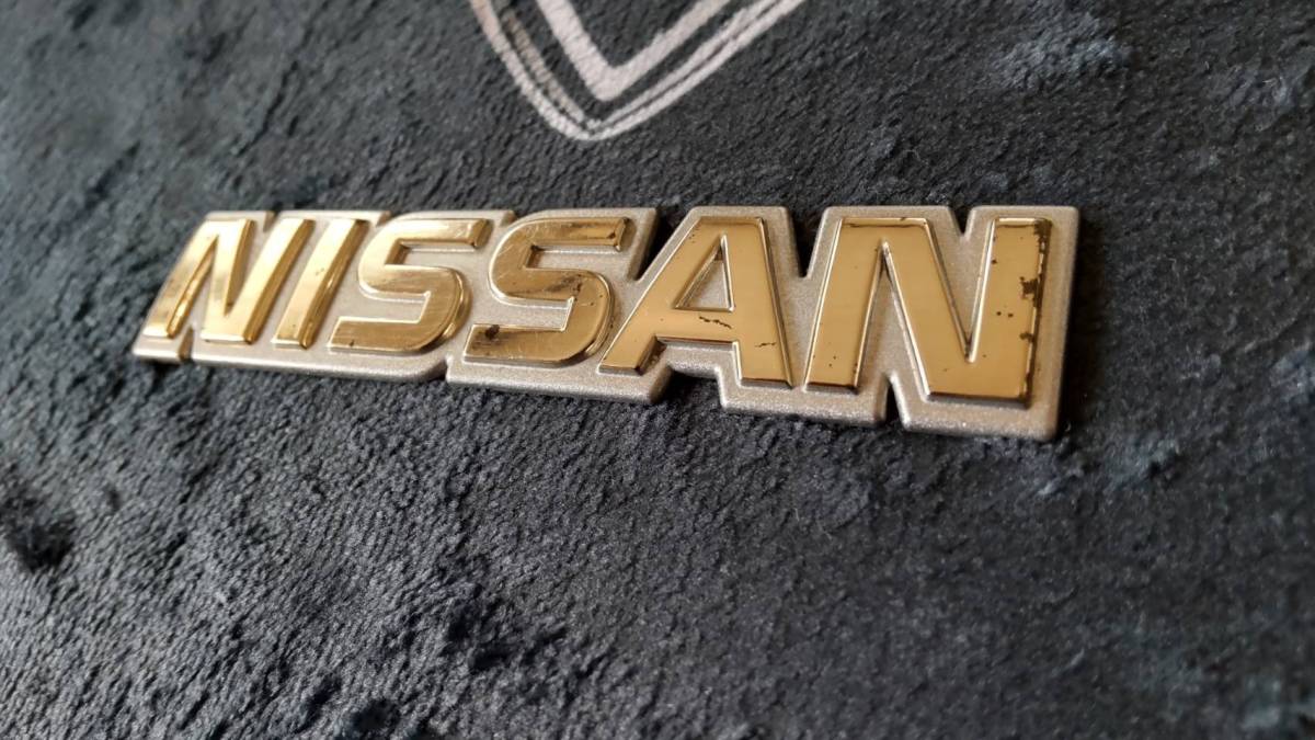 Ｆ　31　レパード　ニッサンエンブレム　希少　ホワイトパール＆ベージュ系色用ゴールドエンブレム_2