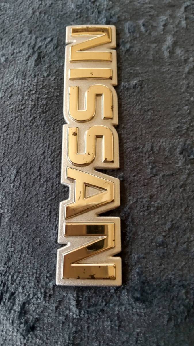Ｆ　31　レパード　ニッサンエンブレム　希少　ホワイトパール＆ベージュ系色用ゴールドエンブレム_3