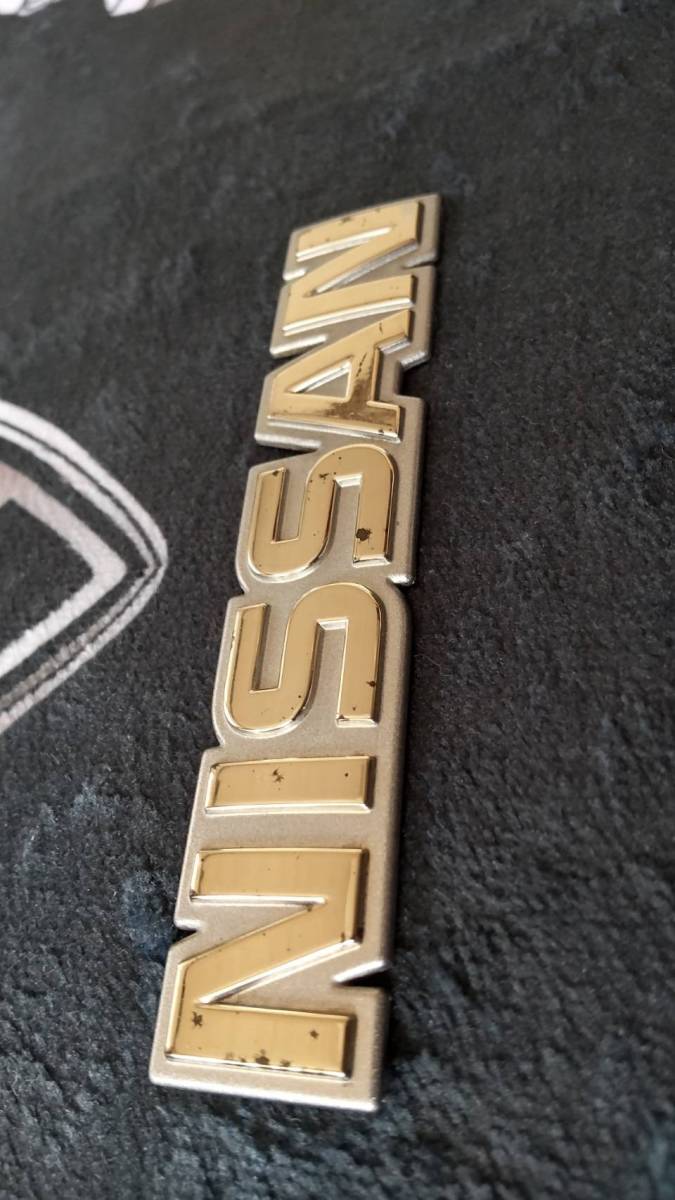 Ｆ　31　レパード　ニッサンエンブレム　希少　ホワイトパール＆ベージュ系色用ゴールドエンブレム_4