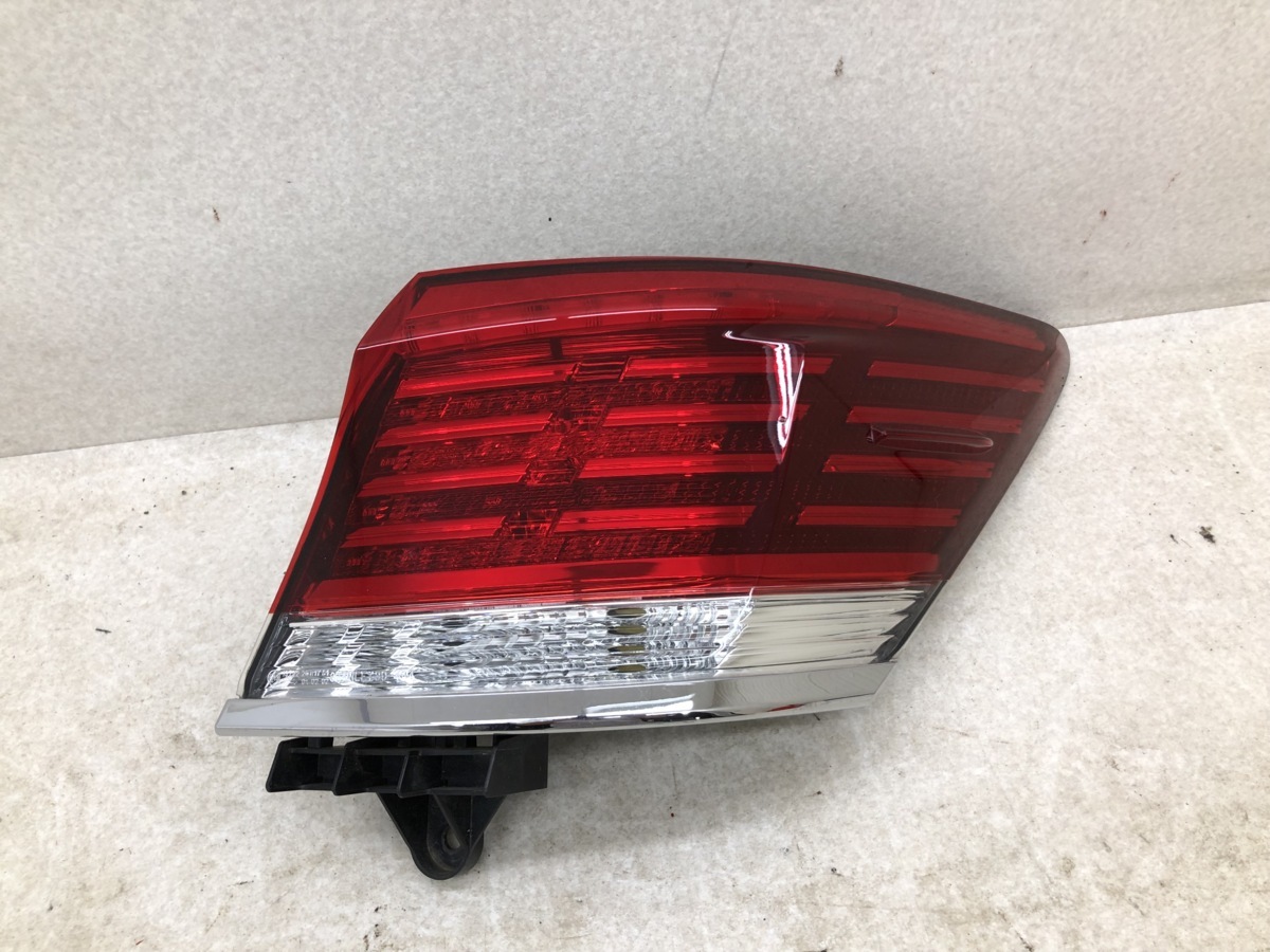 美品 磨き済み クラウンロイヤル/210系/GRS210/GRS211/GRS214/ARS210 純正 右テールランプ/ライト/レンズ LED 刻印P STANLEY 30-404