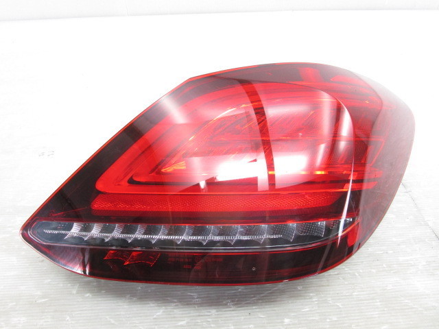 激安大特価，本物保証 あり 割れ破損無し ベンツ Cクラス W205 セダン 後期 純正 右 LED テール ライト ユニット A2059064803 B022741(テールライト)｜売買されたオークション情報、yahooの商品情報をアーカイブ公開 - オー メルセデス・ベンツ用