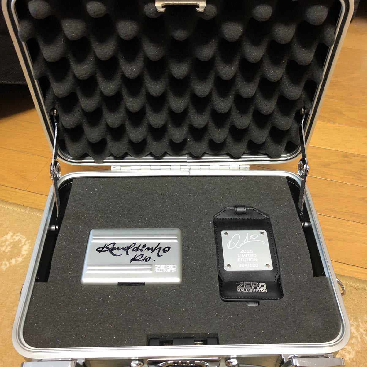 ZERO ハリバートン、サツカー、ロナウジーニョ特別限定もでる、直筆 