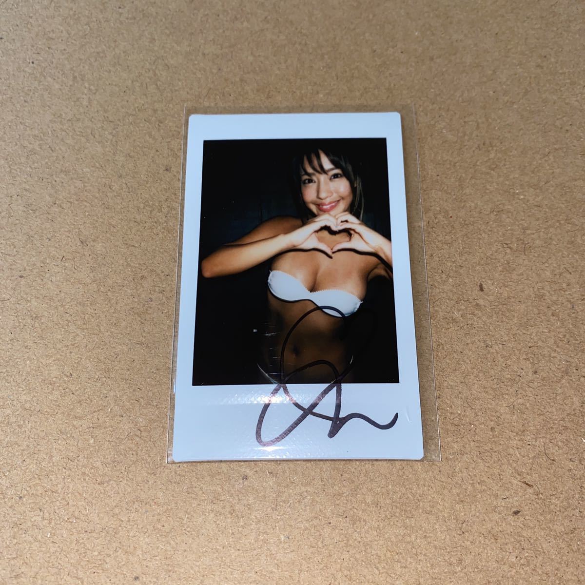 橋本梨菜 直筆サイン入り現場チェキ B ラスト在庫 グラビアアイドル Gカップ 日本一黒いグラビアアイドル Sherbet は行 売買されたオークション情報 Yahooの商品情報をアーカイブ公開 オークファン Aucfan Com