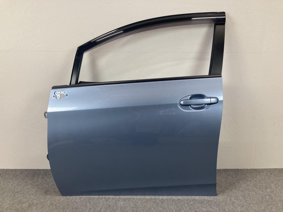 ラクティス DBA-NCP125 フロント　左　ドア　助手席 070 ラクティス DBA-NCP125 NCP125 フロントドア 凹み無 ⁄