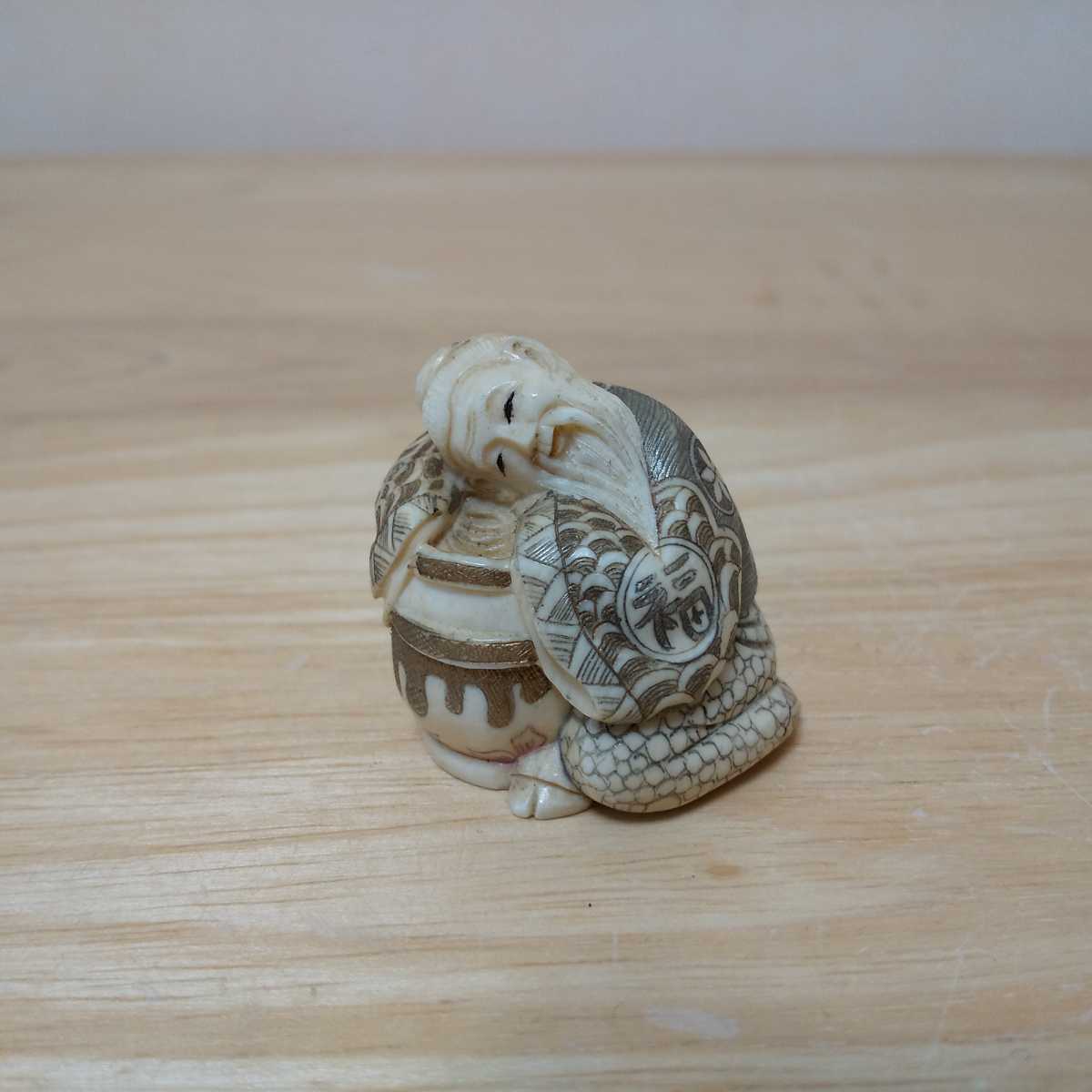骨董 骨董品 根付け 根付 マンモス 置物 在銘 山口提げ物 彫刻 根付 時代 提げ物 在銘 山口 マンモス牙 - Yahoo!オークション 銘 彫刻