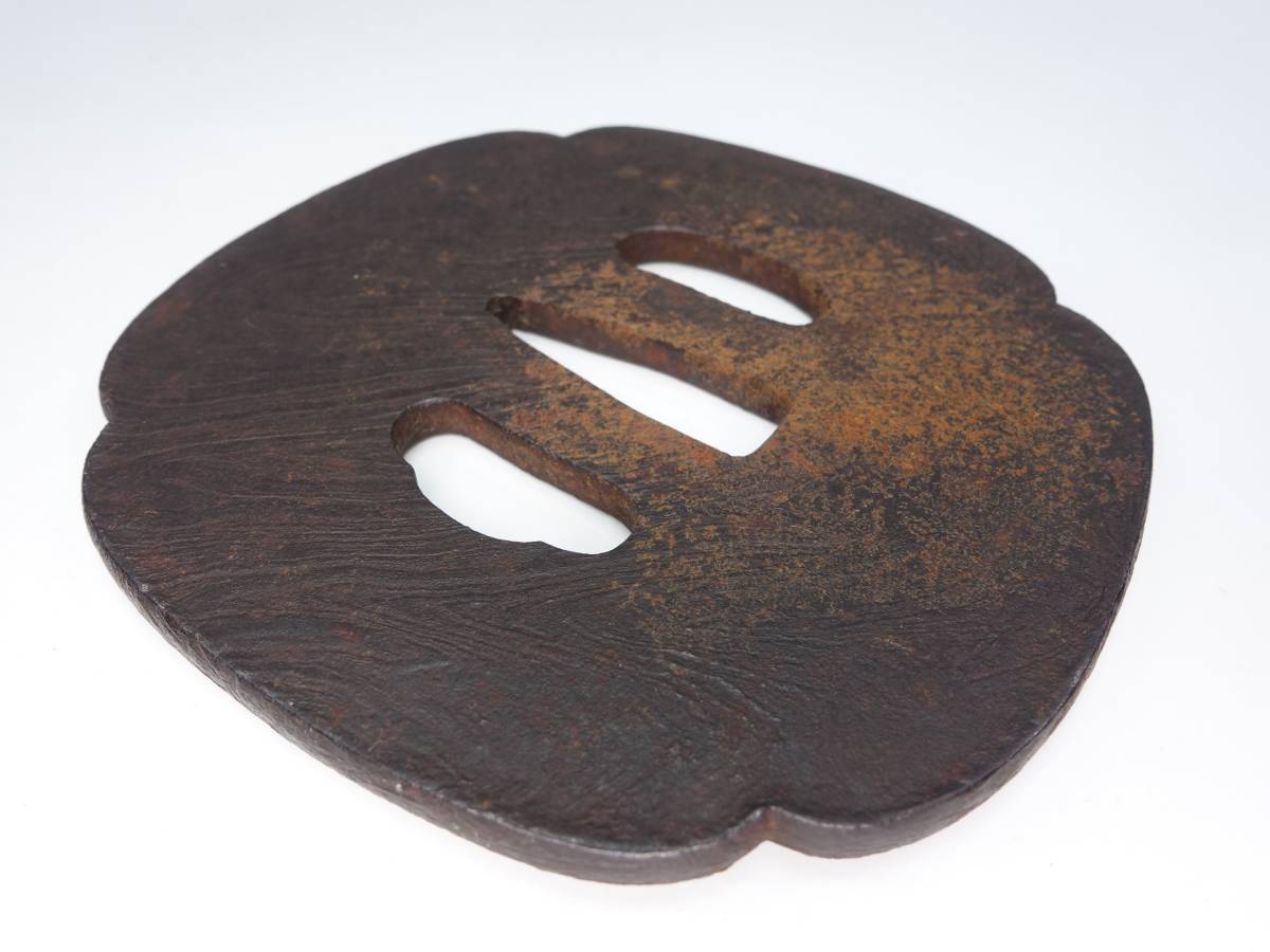 新作登場，安い】 【鍔】 鉄地木瓜形鍔 在銘 77×72mm 重量：137g