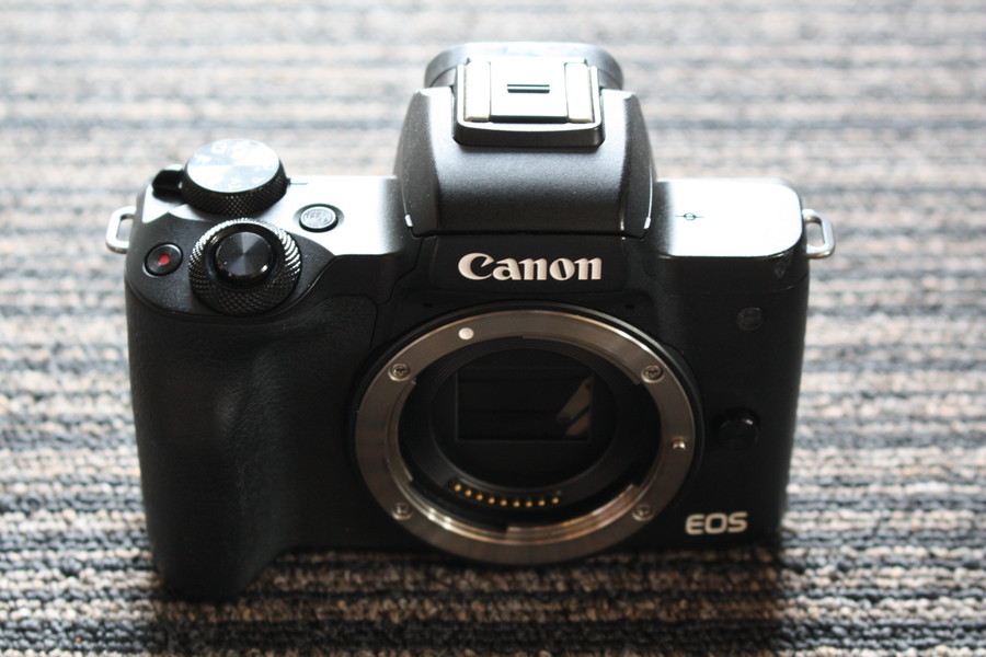 ジャンク品 Canon EOS Kiss M キヤノン ミラーレスカメラ ブラック
