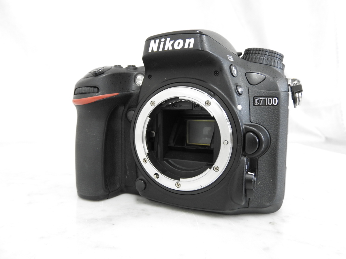 ニコン D7100　ボディのみ　箱無し Nikon ニコン D7100 ボディのみ デジタル一眼レフカメラ 箱入り ☆中古