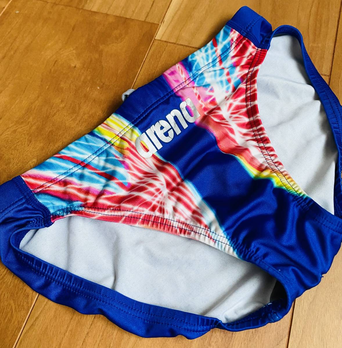 新品　アリーナ　競泳水着　Mサイズ　NUX 光沢 arena アリーナ NUX ニュークス Xマーク付き 光沢 競パン 競泳水着 M