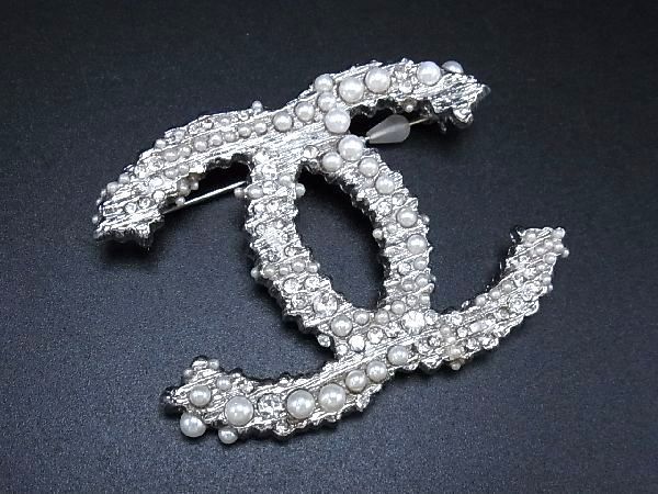 低価 1円 CHANEL シャネル ココマーク 10A フェイクパール ラインストーン ピンブローチ ピンバッジ アクセサリー シルバー系 M9914BM(ブローチ)｜売買されたオークション情報、yahooの商品情報をアー ブローチ