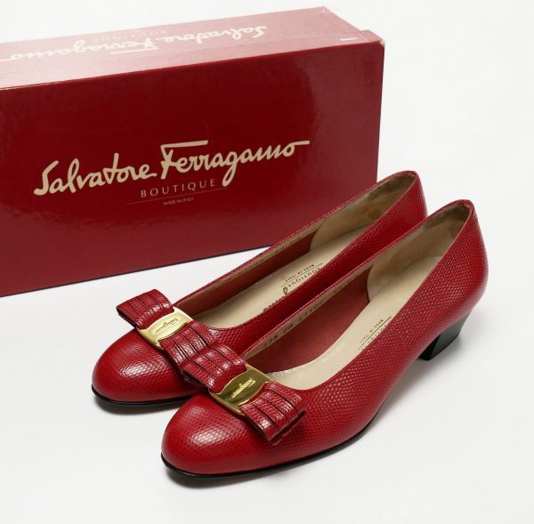 新品未使用サルヴァトーレ フェラガモ 長財布 パンプローナ リボン