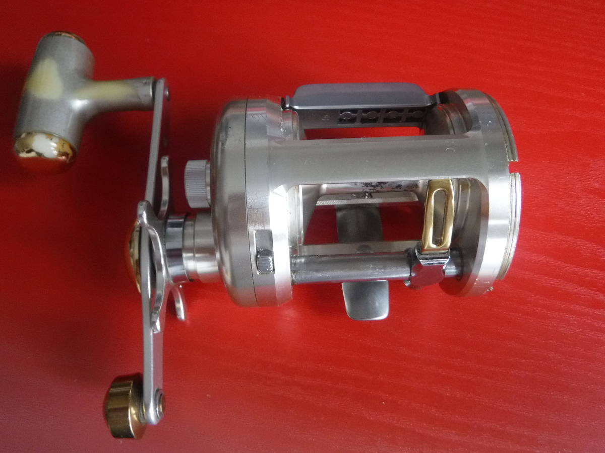 美品希少品 Daiwa CV-Z300 ミリオネア 両軸リール DAIWA