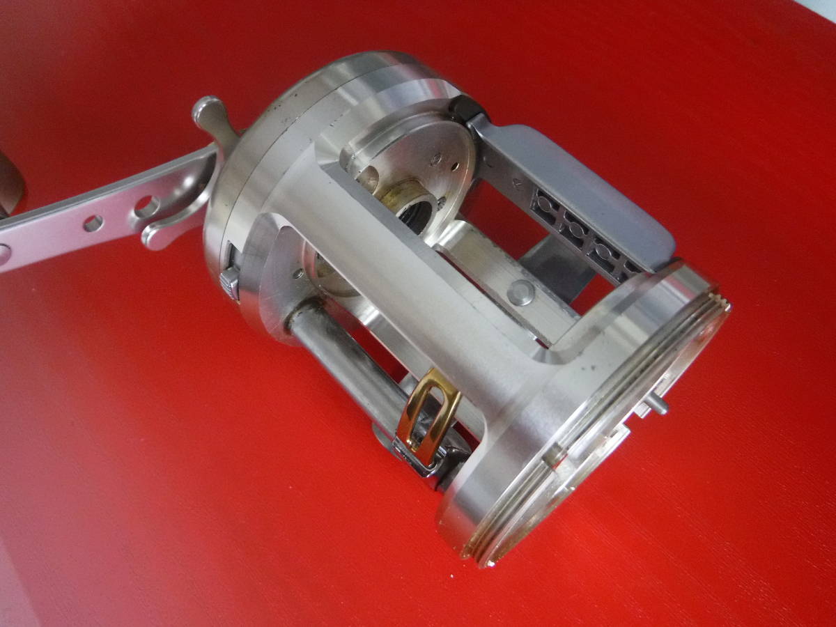 大型ヒラメの実績抜群！ダイワ ミリオネアCVZ 300（パワーハンドル