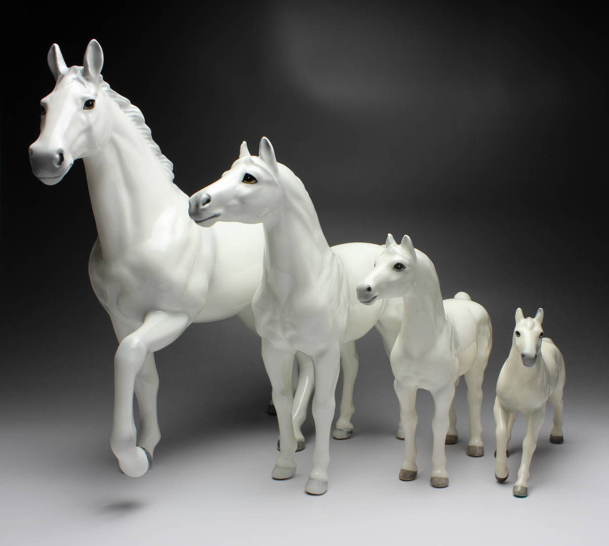 陶器製 馬置物 白馬☆立ち姿☆大 芦毛 ホワイト 馬フィギュア 新品