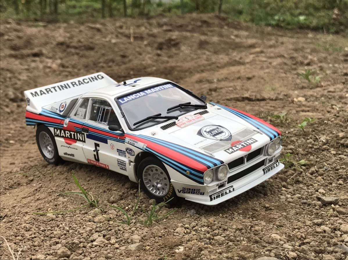 【送料無料，お買い得】 ランチア 037 ラリーカー プラモデル 完成品 1/24 LANCIA RALLY CAR マルティーニ MARTINI(完成品)｜売買されたオークション情報、yahooの商品情報をアーカイブ公開 - オークファン 完成品