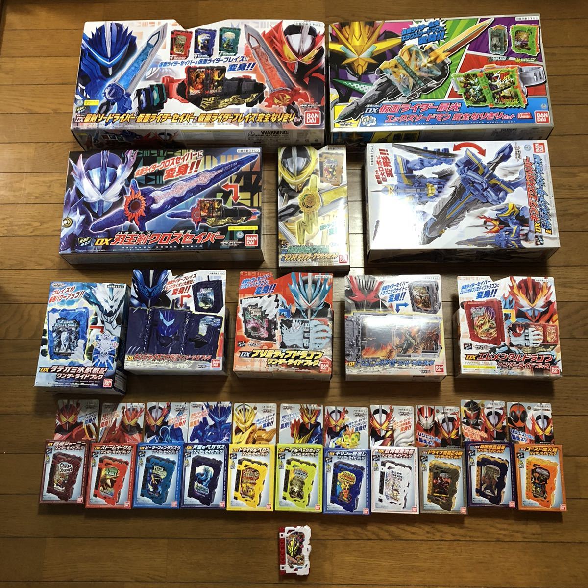 1円~仮面ライダー セイバー 変身ベルト関連 20箱+1個 まとめ そードライバー 、クロスセイバー、タテガミ、DXブック多数 セット