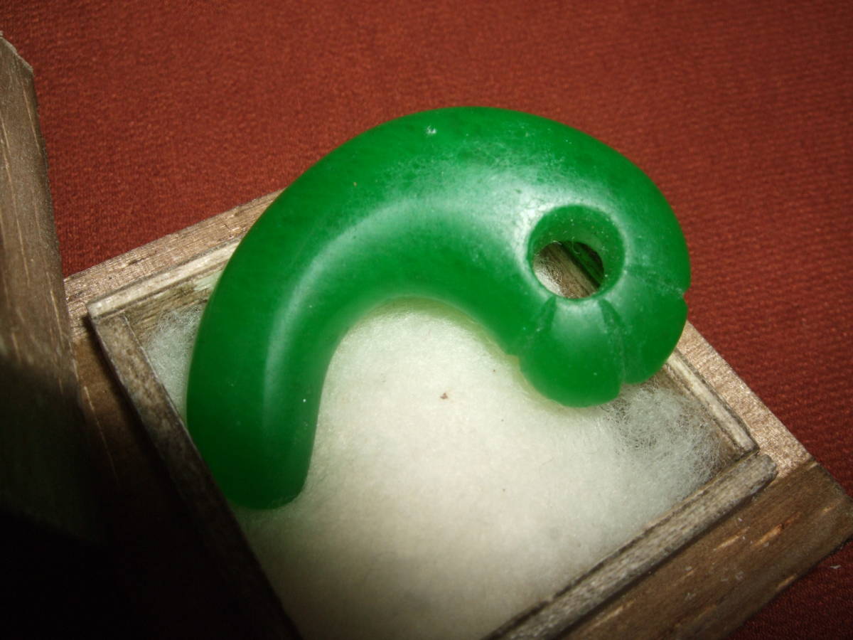 古墳期 ロウカン 丁子形翡翠勾玉 須恵器 0 翡翠勾玉 勾玉 古墳 古墳期