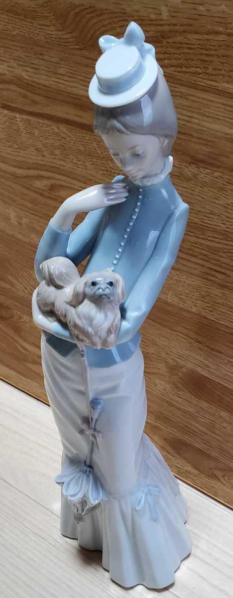 リヤドロ LLADRO - リアドロ 「子犬を抱く貴婦人」の落札相場・落札