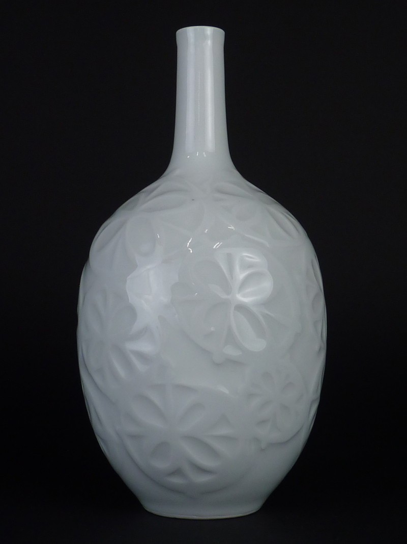 都屋】52 藤井朱明 白磁 花瓶 高さ 約25.5㎝ 幅 約12㎝ 花器 花生 飾壺
