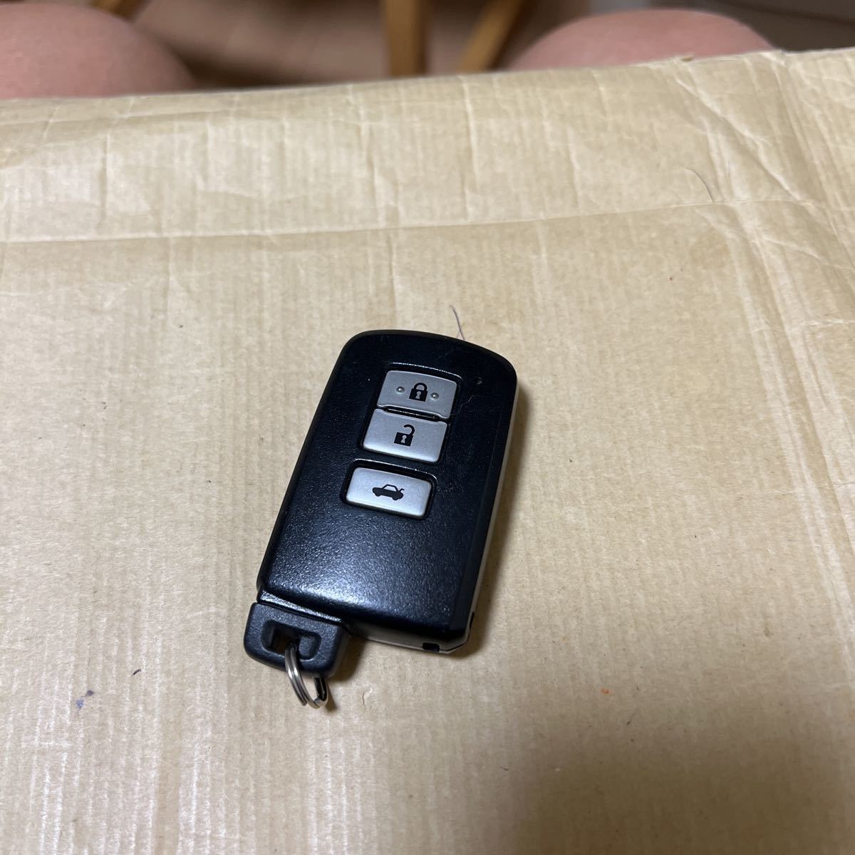 送料無料☆トヨタ 純正 カムリ ハイブリット スマートキー　 AVA50 等　トランクボタン付 3ボタン 281451－0020 74