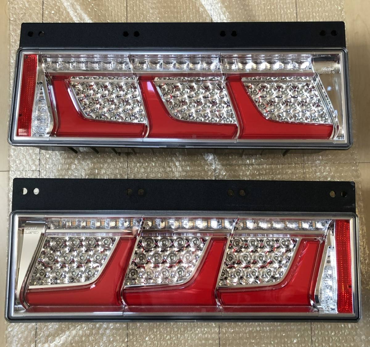 小糸 KOITO(小糸製作所 3連 KOITO 小型オールLEDリアコンビネーション 