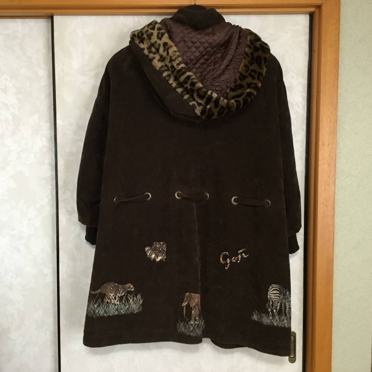 伊太利屋 動物が沢山 な コート 11号 伊太利屋 動物刺繍付きグレーコート
