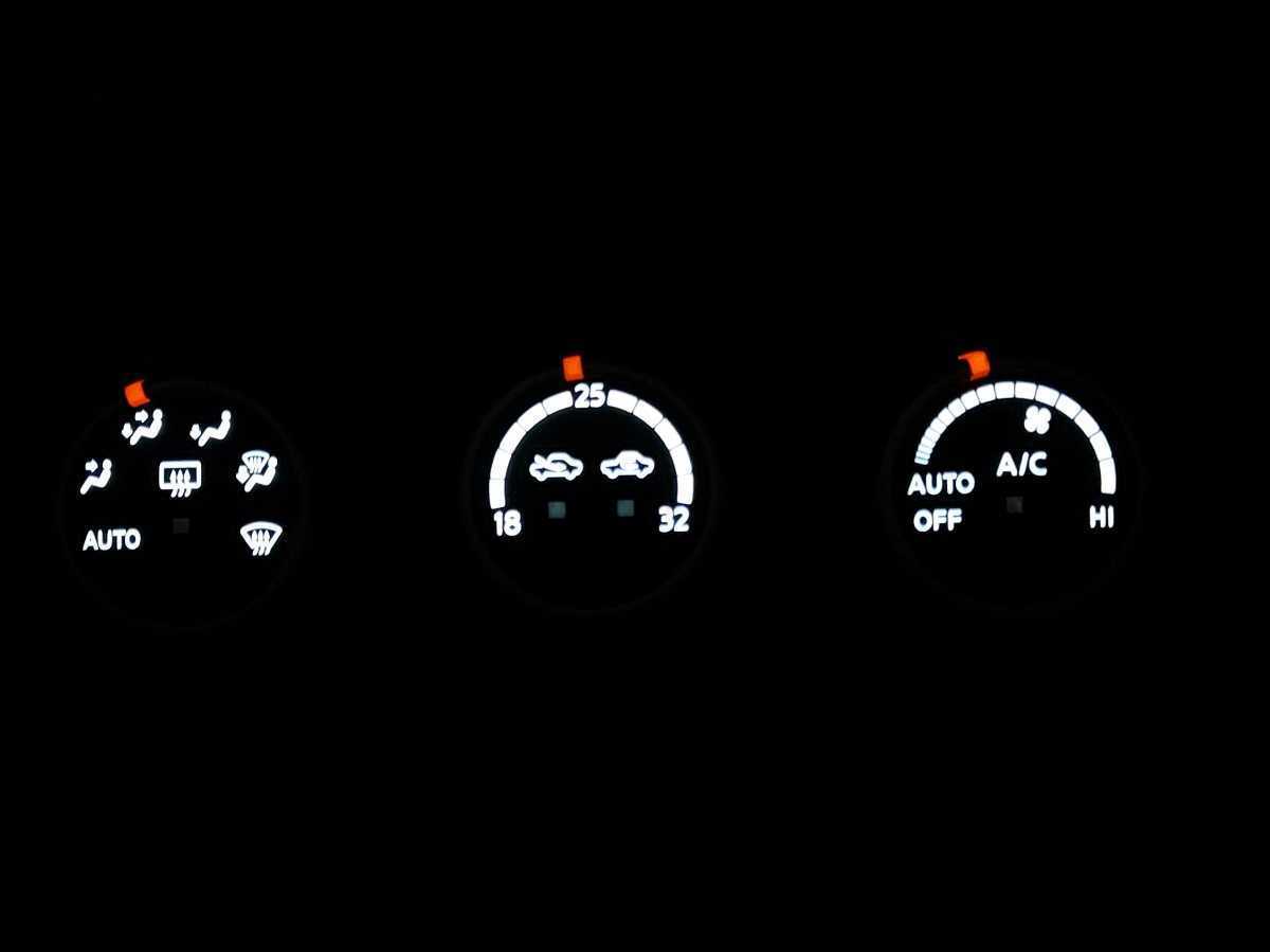 ☆日産 ★DNT31 エクストレイル エアコンパネル スイッチ/インジケーター LED打ち換え済みユニット