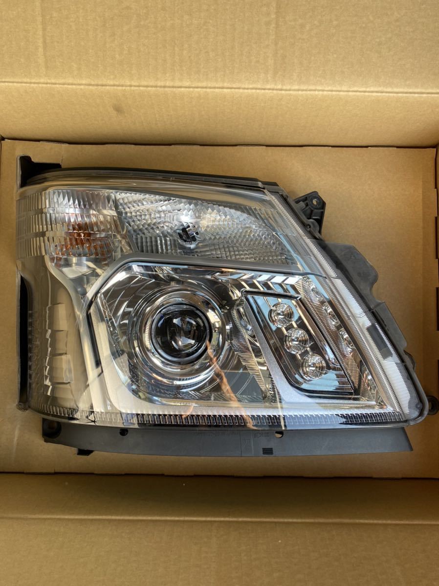 日野 デュトロワイド右ヘッドランプ LED 自動車、オートバイ パーツ