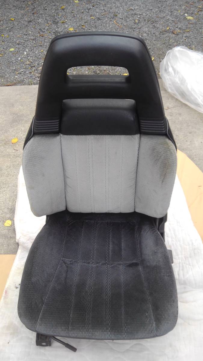 トヨタ　AE86 前期 純正シート 助手席シート ノーマル トレノ レビン 助手席側 左 純正 シートレール AE86 助手席 純正シート 助手席側 頭文字D カローラレビン