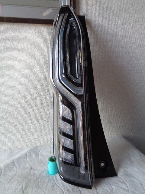 ⑪ N BOX テールランプ左 JF3 JF4 ICHIKOH D186 JF3 左 JF4 スタイル